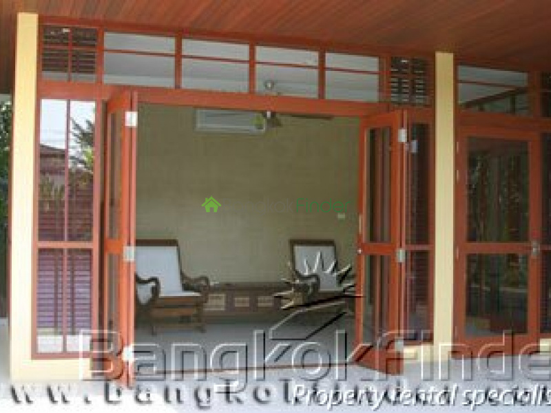 Pattanakarn, Pattanakarn, Bangkok, Thailand, 4 Bedrooms Bedrooms, ,5 BathroomsBathrooms,House,For Rent,Pattanakarn,188