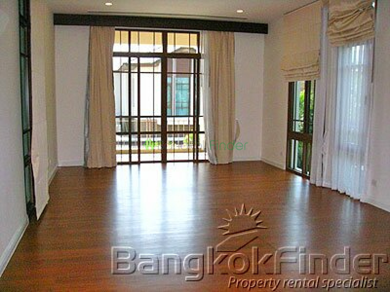 Sukhumvit-Phra Kanong, Phra Khanong, Bangkok, Thailand, 4 Bedrooms Bedrooms, ,5 BathroomsBathrooms,House,For Rent,Sukhumvit-Phra Kanong,270