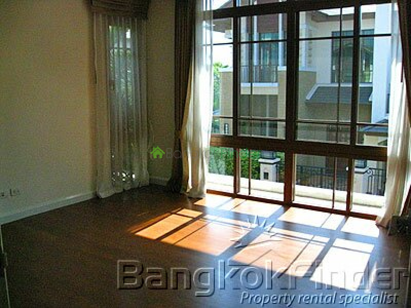 Sukhumvit-Phra Kanong, Phra Khanong, Bangkok, Thailand, 4 Bedrooms Bedrooms, ,5 BathroomsBathrooms,House,For Rent,Sukhumvit-Phra Kanong,270