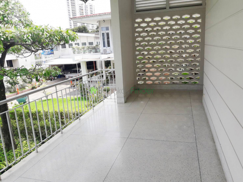 Sukhumvit-Ekamai, Ekamai, Bangkok, Thailand, 3 Bedrooms Bedrooms, ,3 BathroomsBathrooms,House,For Rent,Sukhumvit-Ekamai,286