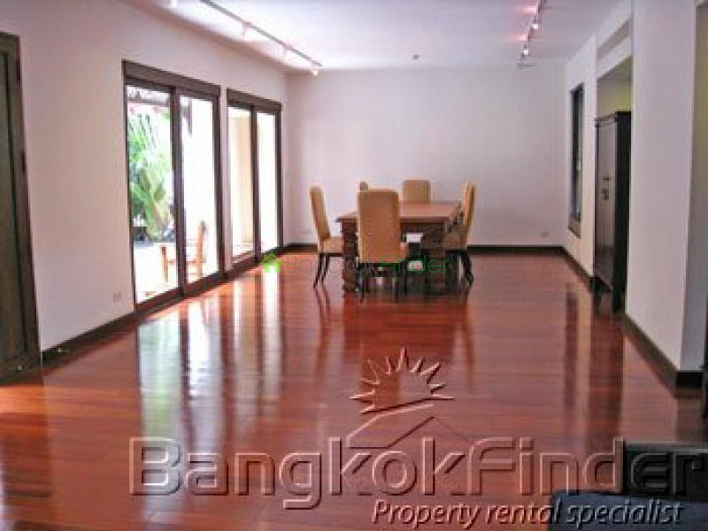 Sukhumvit-Ekamai, Ekamai, Bangkok, Thailand, 4 Bedrooms Bedrooms, ,4 BathroomsBathrooms,House,For Rent,Sukhumvit-Ekamai,292