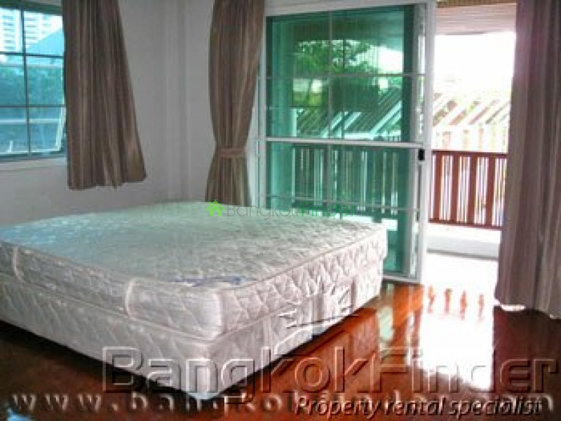 Sukhumvit-Ekamai, Ekamai, Bangkok, Thailand, 4 Bedrooms Bedrooms, ,4 BathroomsBathrooms,House,For Rent,Sukhumvit-Ekamai,299