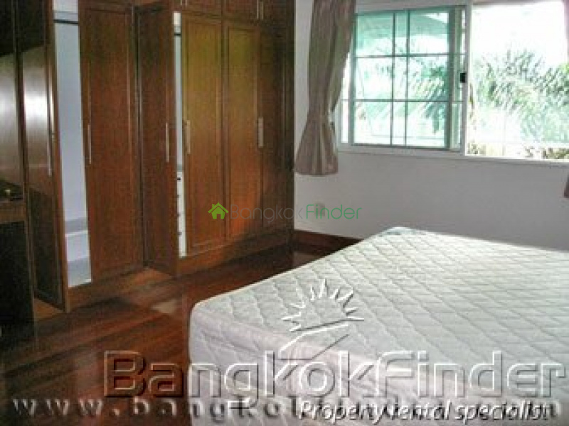 Sukhumvit-Ekamai, Ekamai, Bangkok, Thailand, 4 Bedrooms Bedrooms, ,4 BathroomsBathrooms,House,For Rent,Sukhumvit-Ekamai,299