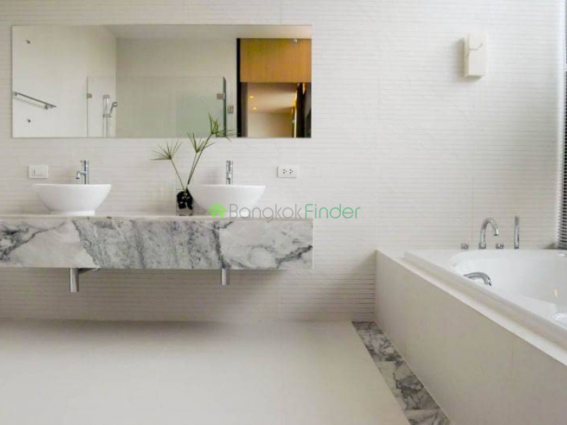 Sukhumvit-Ekamai, Ekamai, Bangkok, Thailand, 4 Bedrooms Bedrooms, ,4 BathroomsBathrooms,House,For Rent,Sukhumvit-Ekamai,500