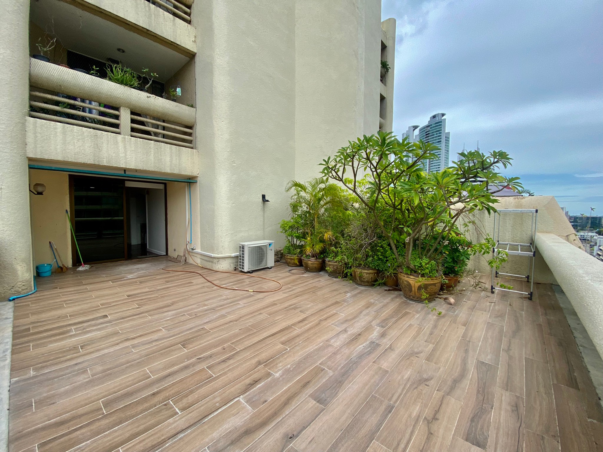 Condo For Rent 3 Bedrooms 4 Bathrooms Asoke City Lake Tower