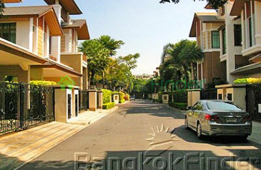 Sukhumvit- Phra Kanong- Phra Khanong- Bangkok- Thailand, 4 Bedrooms Bedrooms, ,5 BathroomsBathrooms,House,Sold,Sukhumvit-Phra Kanong,738