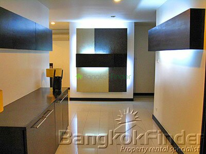 Sukhumvit-Ekamai, Ekamai, Bangkok, Thailand, 3 Bedrooms Bedrooms, ,3 BathroomsBathrooms,Condo,For Rent,Avenue 61,Sukhumvit-Ekamai,942