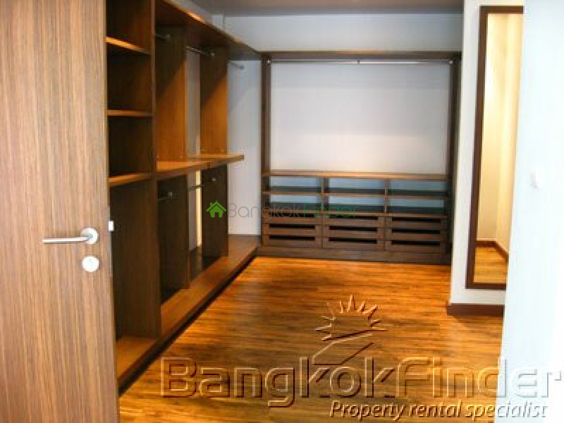 Pattanakarn, Pattanakarn, Bangkok, Thailand, 4 Bedrooms Bedrooms, ,5 BathroomsBathrooms,House,For Rent,Pattanakarn,948