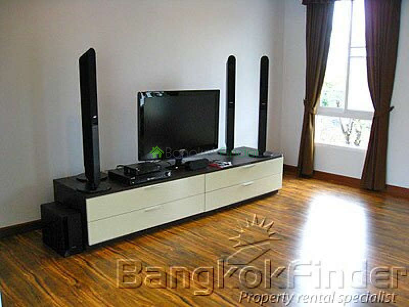 Pattanakarn, Pattanakarn, Bangkok, Thailand, 4 Bedrooms Bedrooms, ,5 BathroomsBathrooms,House,For Rent,Pattanakarn,948