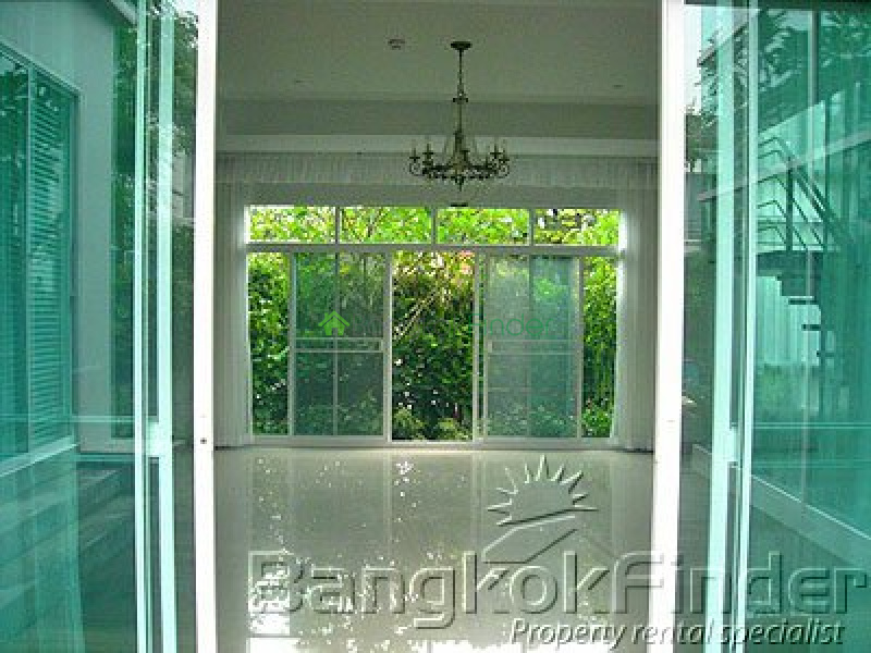 Pattanakarn, Pattanakarn, Bangkok, Thailand, 4 Bedrooms Bedrooms, ,5 BathroomsBathrooms,House,For Rent,Pattanakarn,948