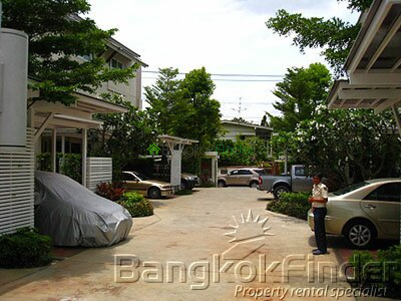 Sukhumvit-Ekamai, Ekamai, Bangkok, Thailand, 5 Bedrooms Bedrooms, ,5 BathroomsBathrooms,House,For Rent,Sukhumvit-Ekamai,1349