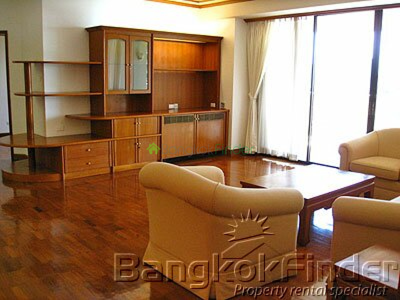 Ploenchit-Chidlom, Ploenchit, Bangkok, Thailand, 3 Bedrooms Bedrooms, ,4 BathroomsBathrooms,Condo,For Rent,Garden View,Ploenchit-Chidlom,1350