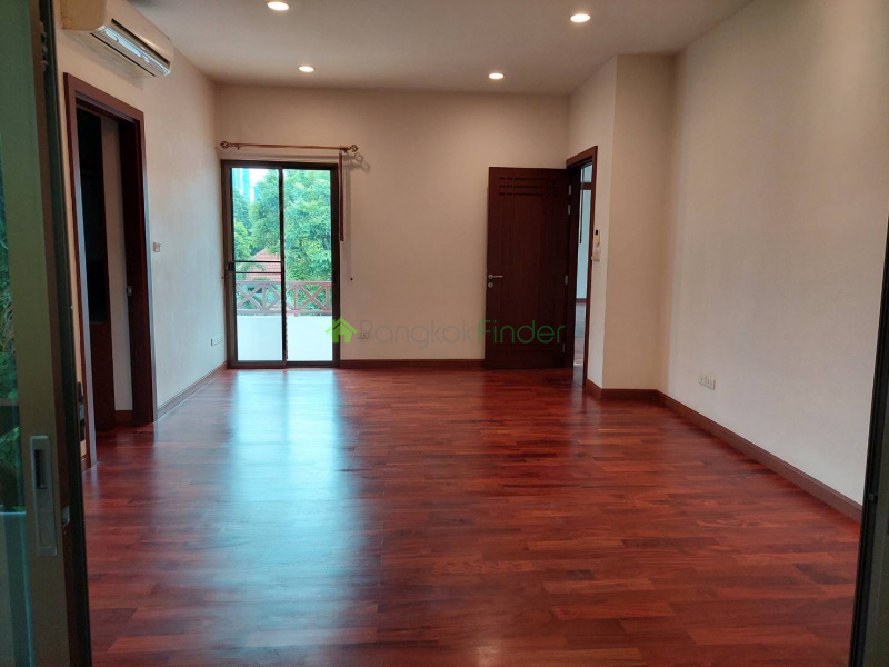 Phetburi, Phetburi, Bangkok, Thailand, 4 Bedrooms Bedrooms, ,5 BathroomsBathrooms,House,For Rent,Phetburi,1637