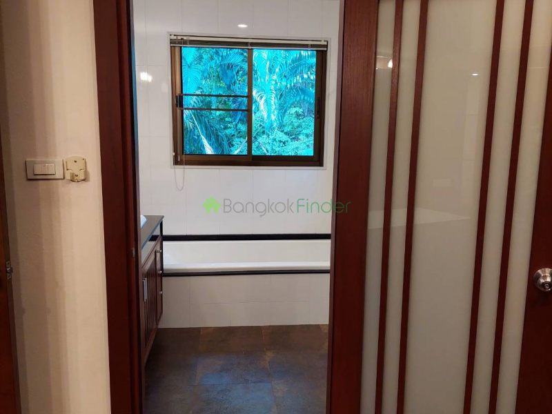 Phetburi, Phetburi, Bangkok, Thailand, 4 Bedrooms Bedrooms, ,5 BathroomsBathrooms,House,For Rent,Phetburi,1637