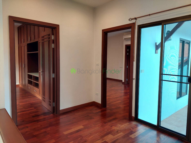 Phetburi, Phetburi, Bangkok, Thailand, 4 Bedrooms Bedrooms, ,5 BathroomsBathrooms,House,For Rent,Phetburi,1637