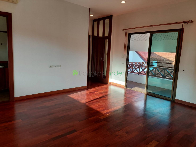 Phetburi, Phetburi, Bangkok, Thailand, 4 Bedrooms Bedrooms, ,5 BathroomsBathrooms,House,For Rent,Phetburi,1637