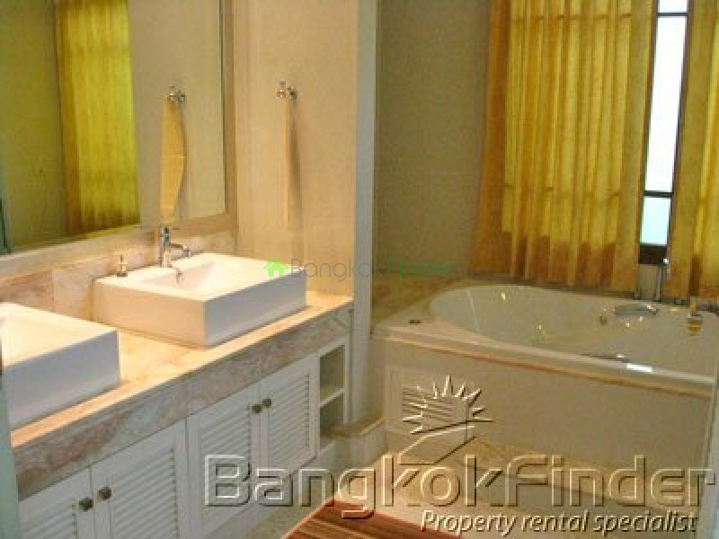 Sukhumvit-Phra Kanong, Phra Khanong, Bangkok, Thailand, 4 Bedrooms Bedrooms, ,4 BathroomsBathrooms,House,For Rent,Sukhumvit-Phra Kanong,1649