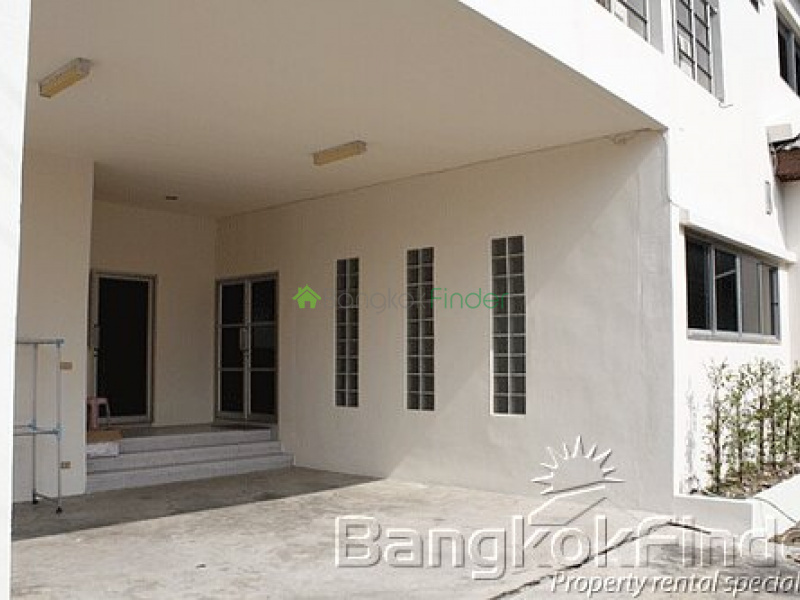 Pattanakarn, Pattanakarn, Bangkok, Thailand, 4 Bedrooms Bedrooms, ,3 BathroomsBathrooms,House,For Rent,Pattanakarn,2770