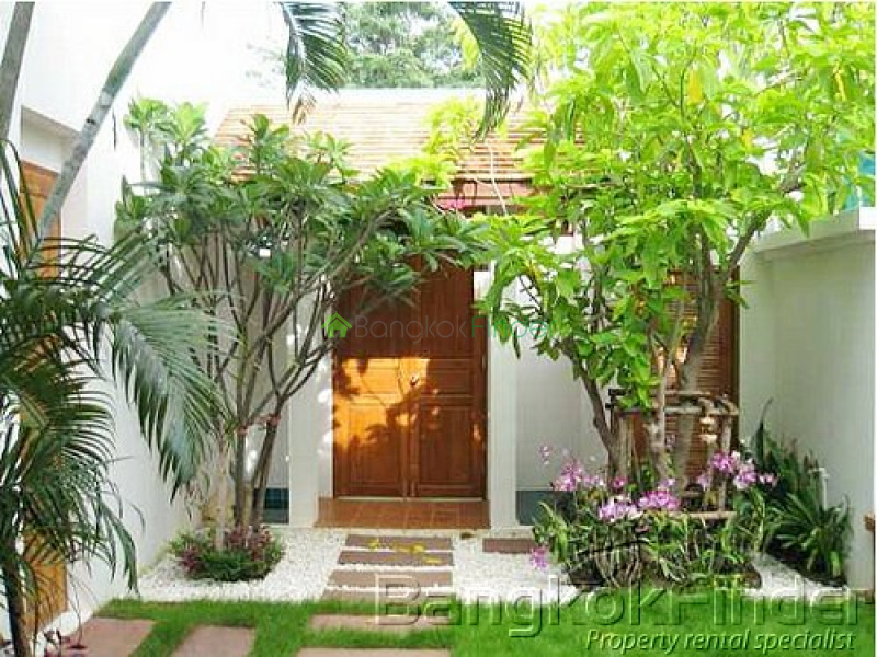 Sukhumvit-Phrom Phong, Phrom Phong, Bangkok, Thailand, 4 Bedrooms Bedrooms, ,3 BathroomsBathrooms,House,For Rent,Sukhumvit-Phrom Phong,3438