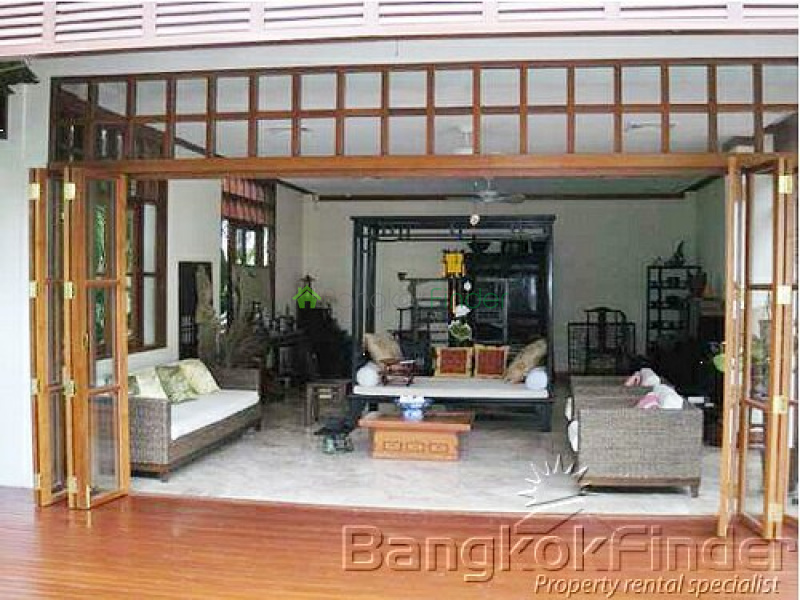 Sukhumvit-Phrom Phong, Phrom Phong, Bangkok, Thailand, 4 Bedrooms Bedrooms, ,3 BathroomsBathrooms,House,For Rent,Sukhumvit-Phrom Phong,3438