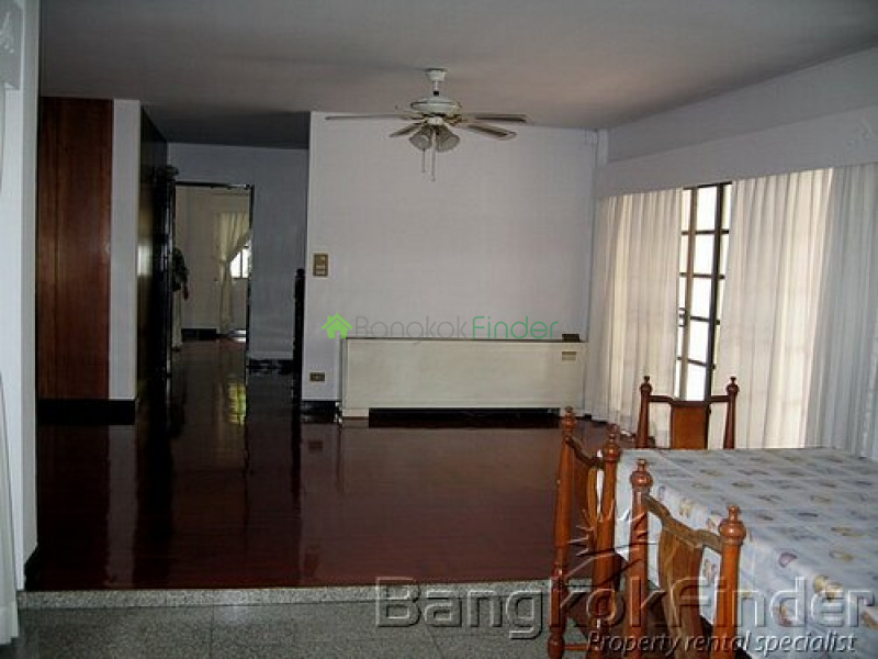 30 Pattanakarn, Pattanakarn, Bangkok, Thailand, 4 Bedrooms Bedrooms, ,3 BathroomsBathrooms,House,For Rent,Pattanakarn,3482