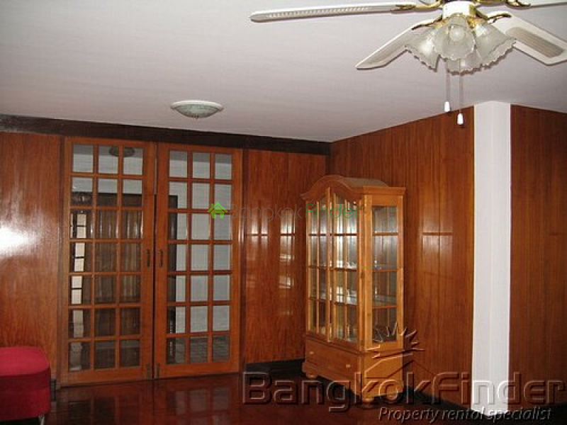 30 Pattanakarn, Pattanakarn, Bangkok, Thailand, 4 Bedrooms Bedrooms, ,3 BathroomsBathrooms,House,For Rent,Pattanakarn,3482