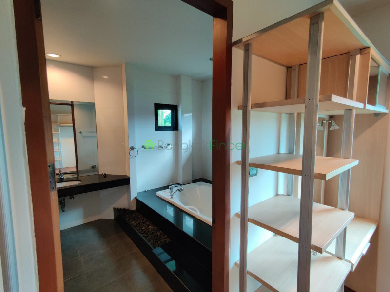 Pattanakarn, Pattanakarn, Bangkok, Thailand, 4 Bedrooms Bedrooms, ,4 BathroomsBathrooms,House,For Rent,Pattanakarn,3495