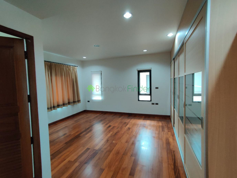 Pattanakarn, Pattanakarn, Bangkok, Thailand, 4 Bedrooms Bedrooms, ,4 BathroomsBathrooms,House,For Rent,Pattanakarn,3495