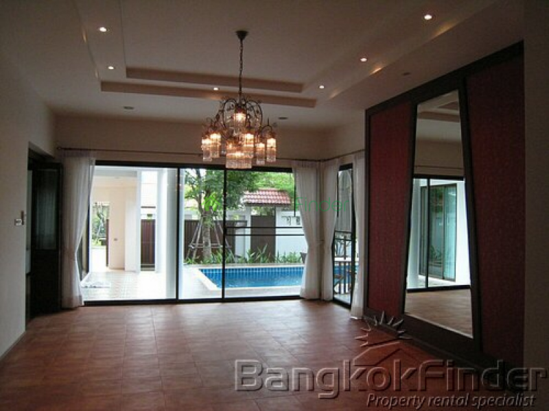 Phetburi, Phetburi, Bangkok, Thailand, 4 Bedrooms Bedrooms, ,5 BathroomsBathrooms,House,For Rent,Phetburi,3521