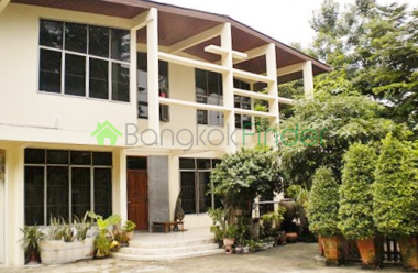 Nana Sukhumvut, Nana, Bangkok, Thailand, 4 Bedrooms Bedrooms, ,3 BathroomsBathrooms,House,For Rent,Nana Sukhumvut,3859