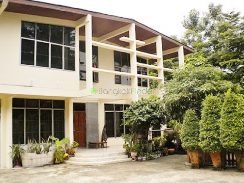 Nana Sukhumvut, Nana, Bangkok, Thailand, 4 Bedrooms Bedrooms, ,3 BathroomsBathrooms,House,For Rent,Nana Sukhumvut,3859