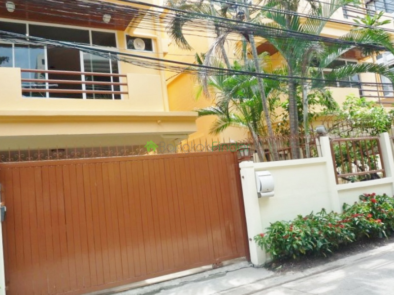 Phrom Phong, Phrom Phong, Bangkok, Thailand, 4 Bedrooms Bedrooms, ,4 BathroomsBathrooms,House,For Rent,Phrom Phong,3860