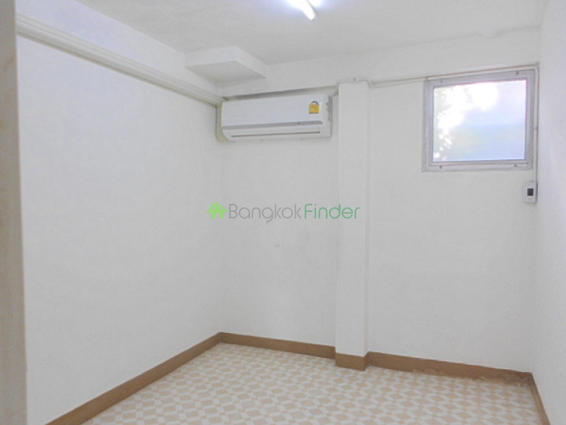 Phrom Phong, Bangkok, Thailand, 3 Bedrooms Bedrooms, ,3 BathroomsBathrooms,House,For Rent,3913