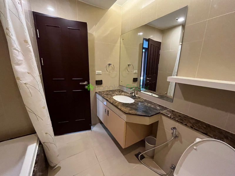 Nana, Bangkok, Thailand, 2 Bedrooms Bedrooms, ,2 BathroomsBathrooms,Condo,For Rent,Prime 11,4025