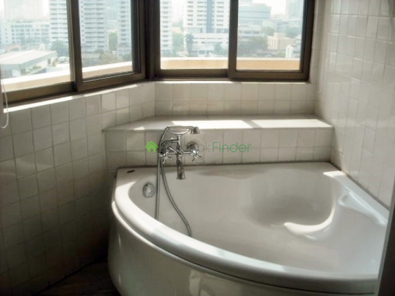 Ekamai, Bangkok, Thailand, 3 Bedrooms Bedrooms, ,3 BathroomsBathrooms,Condo,For Rent,Castle Hill Mansion,4199