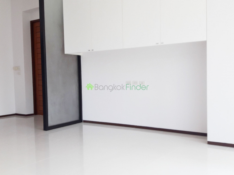 Thonglor, Bangkok, Thailand, 3 Bedrooms Bedrooms, ,4 BathroomsBathrooms,House,For Rent,4273