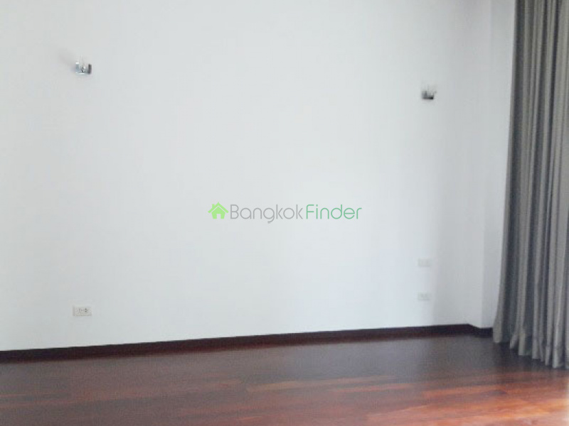 Thonglor, Bangkok, Thailand, 3 Bedrooms Bedrooms, ,4 BathroomsBathrooms,House,For Rent,4273