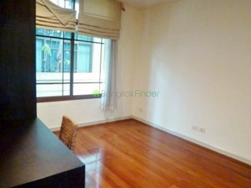 Phra Khanong, Bangkok, Thailand, 4 Bedrooms Bedrooms, ,4 BathroomsBathrooms,House,For Rent,4297