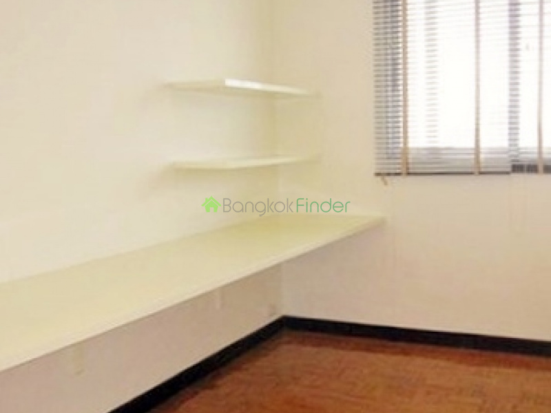 Ekamai, Bangkok, Thailand, 4 Bedrooms Bedrooms, ,4 BathroomsBathrooms,Condo,For Rent,Taiping Tower,4300