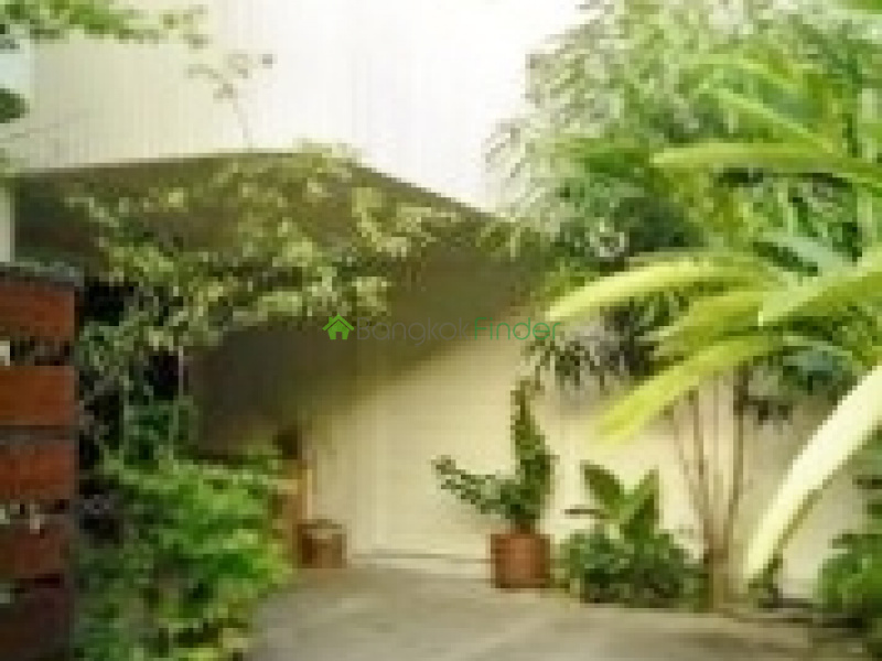 Thonglor, Bangkok, Thailand, 3 Bedrooms Bedrooms, ,3 BathroomsBathrooms,House,For Rent,4336