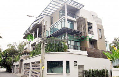 Ekamai, Bangkok, Thailand, 4 Bedrooms Bedrooms, ,4 BathroomsBathrooms,House,For Rent,4355