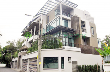 Ekamai, Bangkok, Thailand, 4 Bedrooms Bedrooms, ,4 BathroomsBathrooms,House,For Rent,4355 Ekamai, Bangkok, Thailand, 4 Bedrooms Bedrooms, ,4 BathroomsBathrooms,House,For Rent,4355