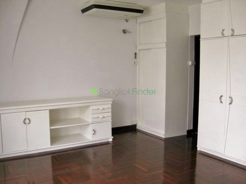 Ekamai, Bangkok, Thailand, 5 Bedrooms Bedrooms, ,4 BathroomsBathrooms,House,For Rent,4391