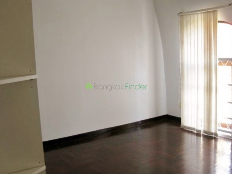 Ekamai, Bangkok, Thailand, 5 Bedrooms Bedrooms, ,4 BathroomsBathrooms,House,For Rent,4391