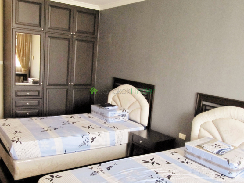Nana, Bangkok, Thailand, 3 Bedrooms Bedrooms, ,3 BathroomsBathrooms,Condo,For Rent,Lakegreen,4395