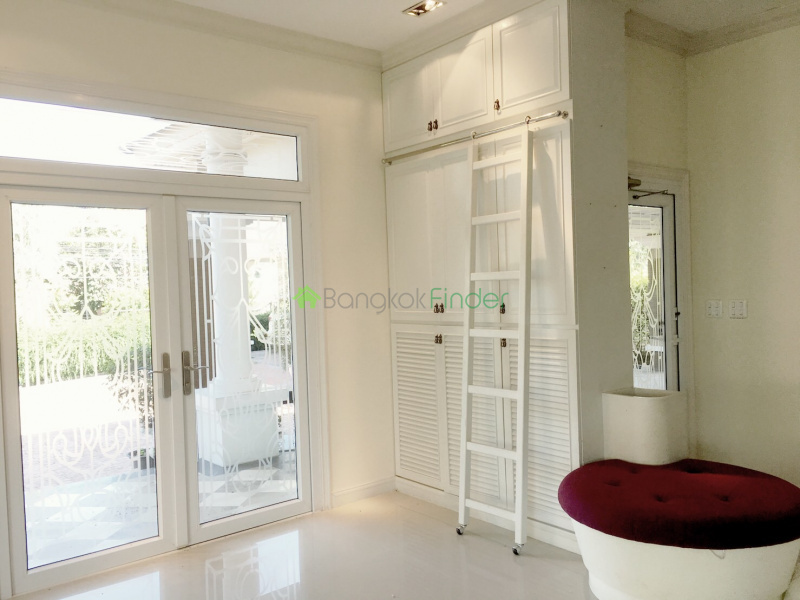 Bangna-Srinakarin, Bangkok, Thailand, 4 Bedrooms Bedrooms, ,5 BathroomsBathrooms,House,For Rent,4456