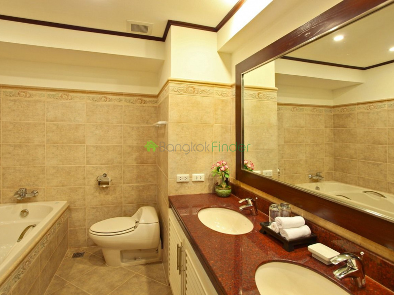 Nana, Bangkok, Thailand, 3 Bedrooms Bedrooms, ,3 BathroomsBathrooms,Condo,For Rent,Saranjai Mansions,4624