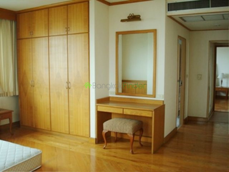 Ekamai, Bangkok, Thailand, 4 Bedrooms Bedrooms, ,4 BathroomsBathrooms,Condo,For Rent,Charoenjai Place,4665