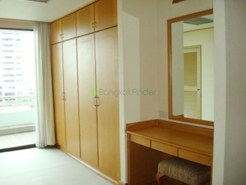 Ekamai, Bangkok, Thailand, 4 Bedrooms Bedrooms, ,4 BathroomsBathrooms,Condo,For Rent,Charoenjai Place,4665