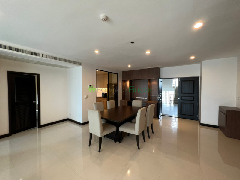 Ekamai, Bangkok, Thailand, 3 Bedrooms Bedrooms, ,3 BathroomsBathrooms,Condo,For Rent,Charoenjai Place,4666